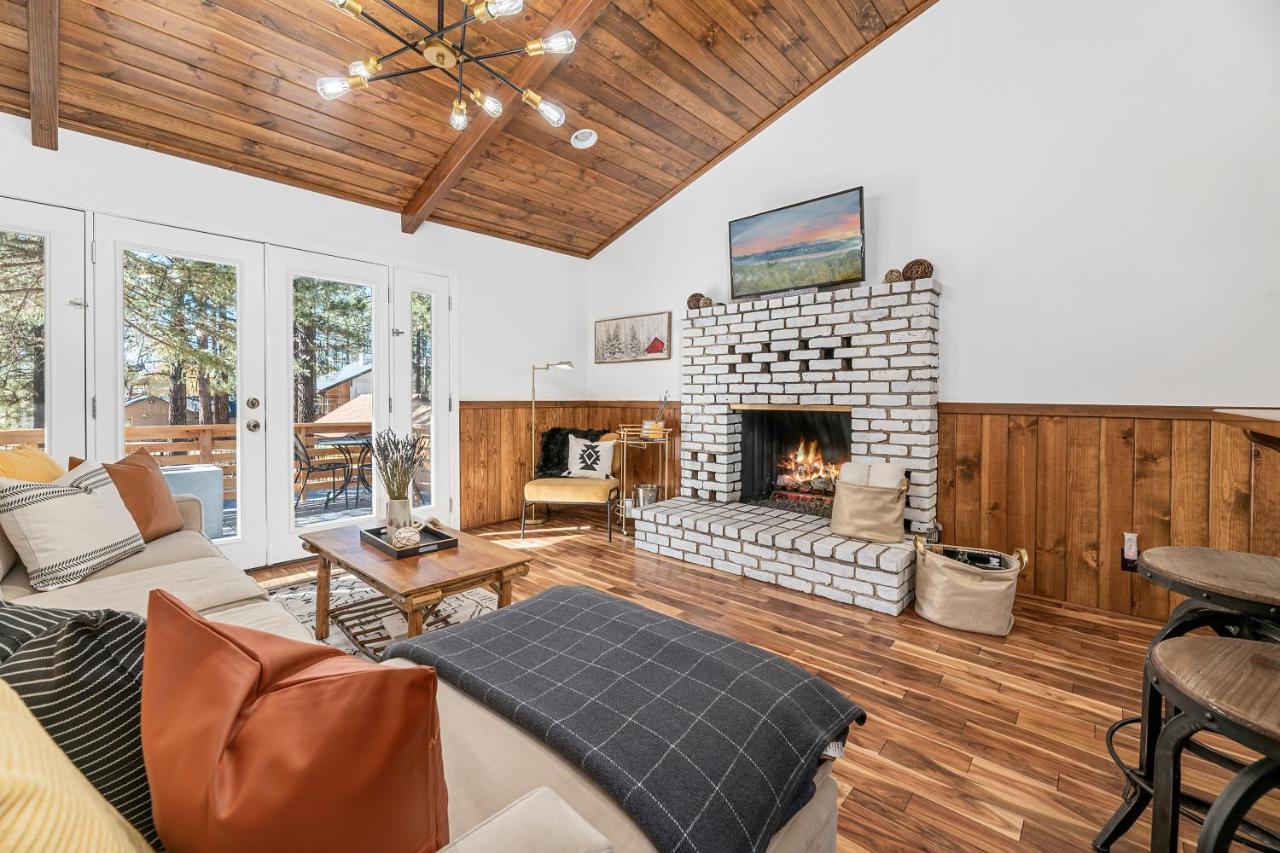 Yellow Pine Lodge - Charming Cottage Style Cabin With Peak-A-Boo Lake And Mountain Viewsビッグ・ベアー・レイク エクステリア 写真