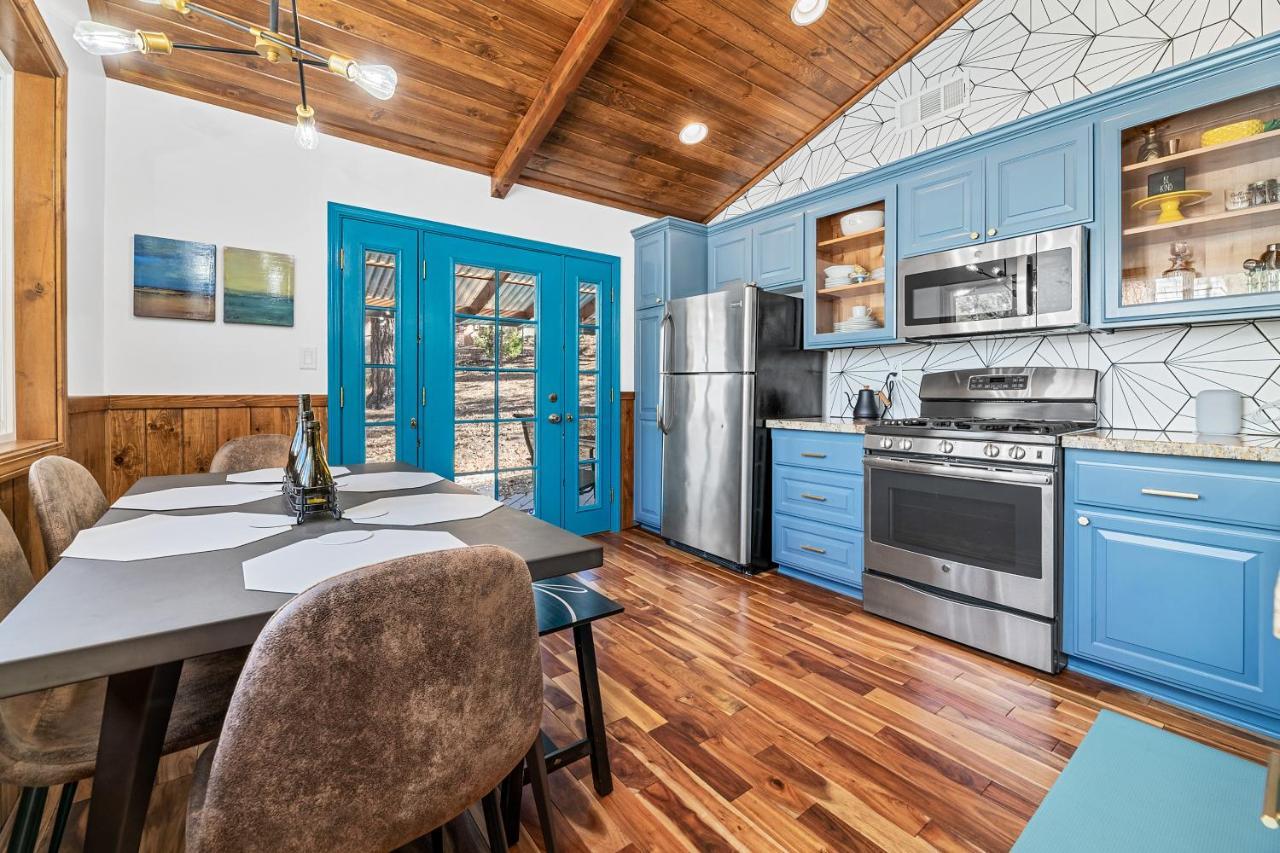 Yellow Pine Lodge - Charming Cottage Style Cabin With Peak-A-Boo Lake And Mountain Viewsビッグ・ベアー・レイク エクステリア 写真