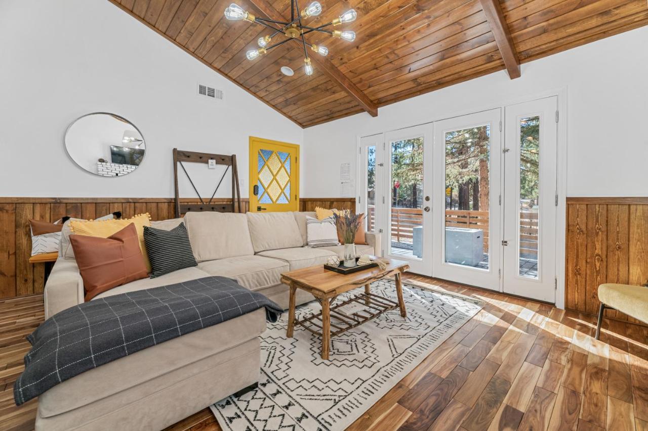 Yellow Pine Lodge - Charming Cottage Style Cabin With Peak-A-Boo Lake And Mountain Viewsビッグ・ベアー・レイク エクステリア 写真