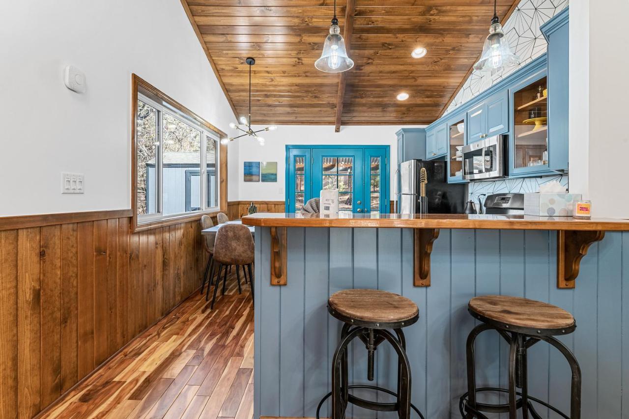 Yellow Pine Lodge - Charming Cottage Style Cabin With Peak-A-Boo Lake And Mountain Viewsビッグ・ベアー・レイク エクステリア 写真