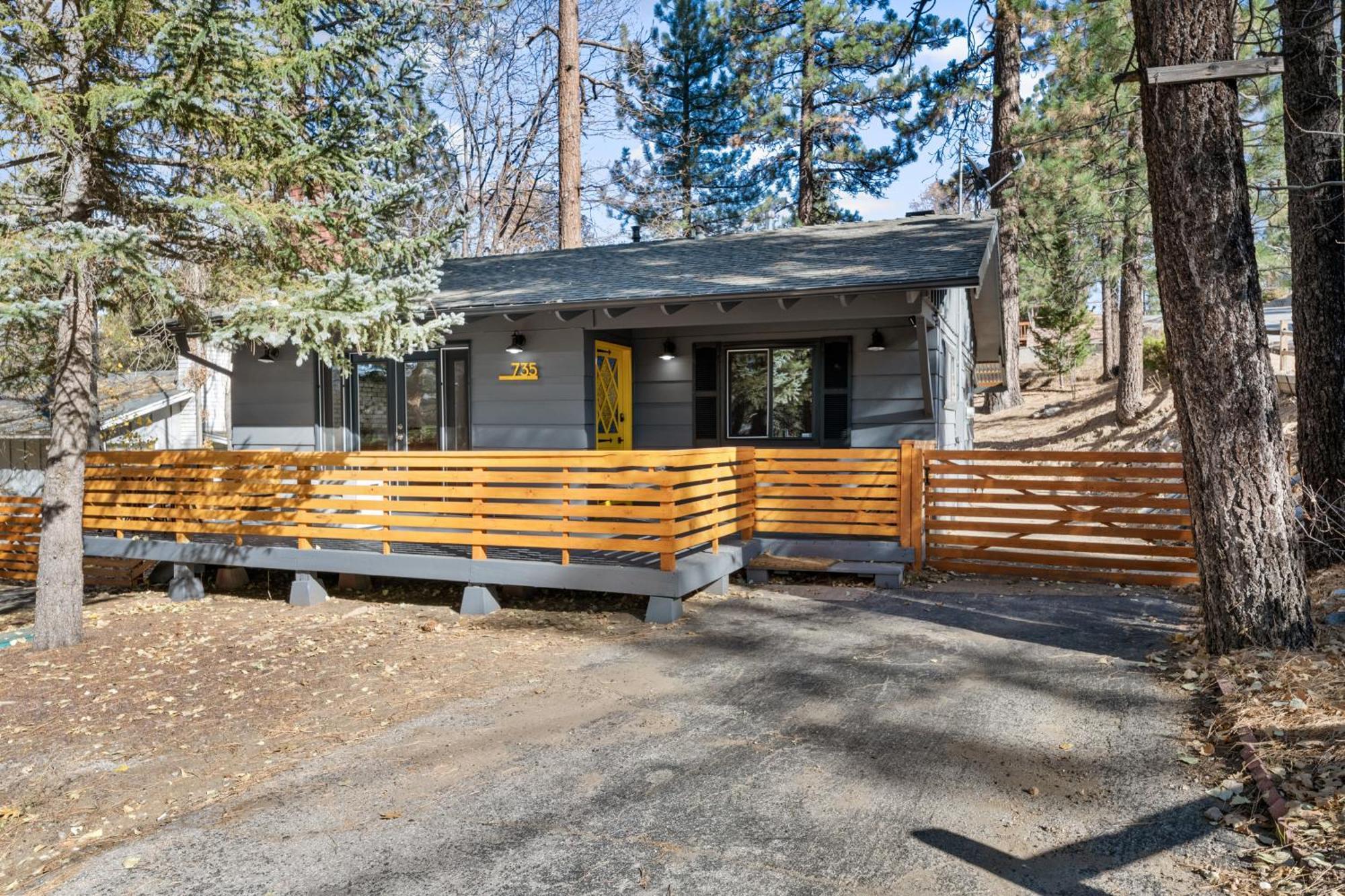 Yellow Pine Lodge - Charming Cottage Style Cabin With Peak-A-Boo Lake And Mountain Viewsビッグ・ベアー・レイク エクステリア 写真