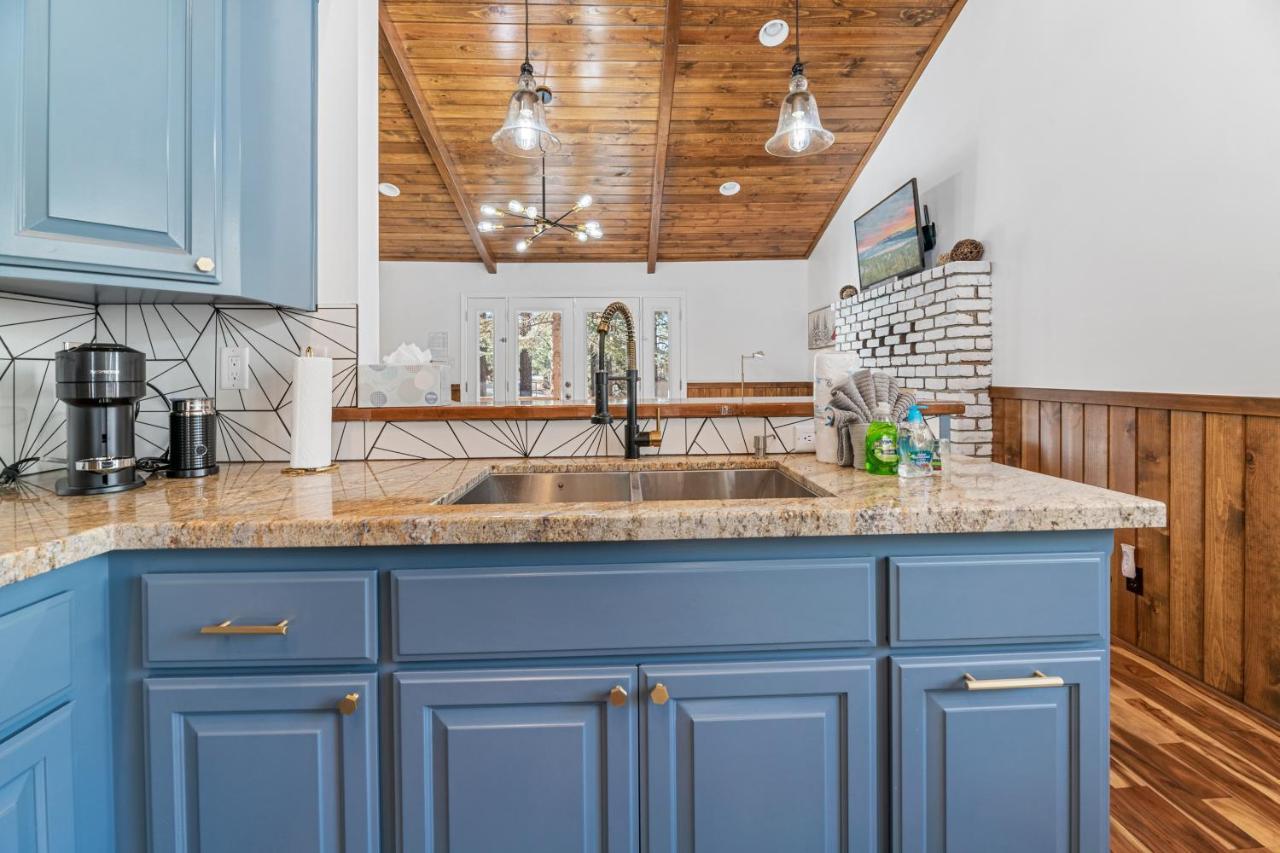 Yellow Pine Lodge - Charming Cottage Style Cabin With Peak-A-Boo Lake And Mountain Viewsビッグ・ベアー・レイク エクステリア 写真